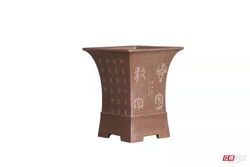 郭勇孝與顧紹培 傳統(tǒng)工藝美術(shù)與電腦動(dòng)畫(huà)設(shè)計(jì)的藝術(shù)交融